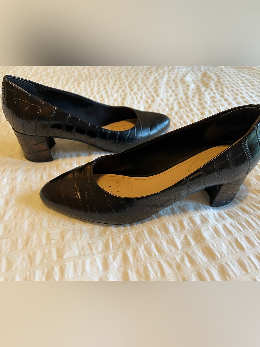 Easy Spirit Black Croc-Embossed Mid Block Heel Pumps (wide width)